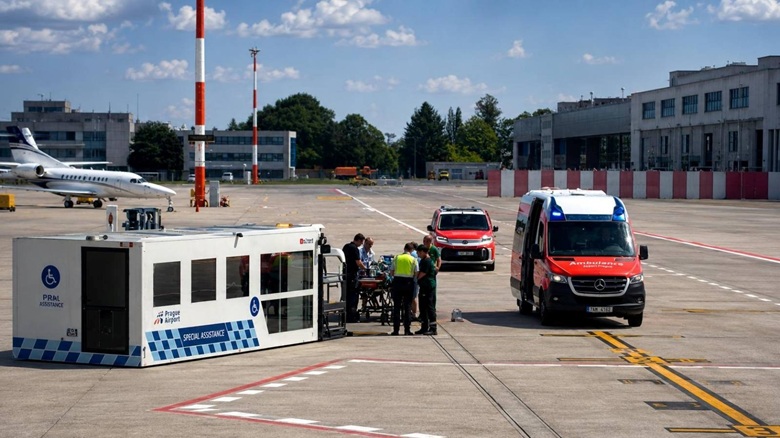 Lietadlo Leteckého útvaru MV SR transportovalo do Prahy ženu v ťažkom zdravotnom stave