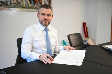 Premiér Peter Pellegrini podpísal dvojročnú zmluvu o spolupráci medzi SR a Regionálnym úradom Svetovej zdravotníckej organizácie Premiér Peter Pellegrini podpísal dvojročnú zmluvu o spolupráci medzi SR a Regionálnym úradom Svetovej zdravotníckej organizácie